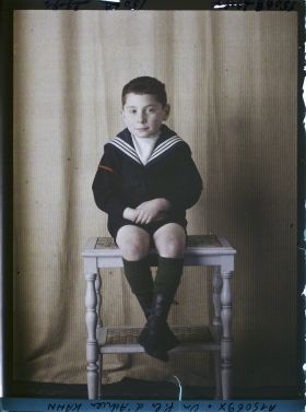 Image représentant Le  https://musee-albert-kahn.s-museum.fr/home/NWQ2OTAwYzNmYjZlZTk1ZWQwODJmMjY4L2dlbmVyaWMtbm90aWNlLXRhYi9hdXRob3JpdHkvNjE3YTc5ZjVjZjhiODk2OGIzMzM3ZDIx/5d6900c3fb6ee95ed082f268/generic-notice-tab/authority/617a79ebcf8b8968b3337b6b fils cadet d'Adrien Kahn