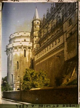 Image représentant La tour des Minimes et la façade du logis royal du château