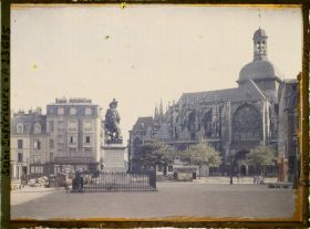 Image représentant La Place Nationale et la statue de Duquesne