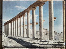 Image représentant La colonnade transversale, perpendiculaire à la grande colonnade centrale