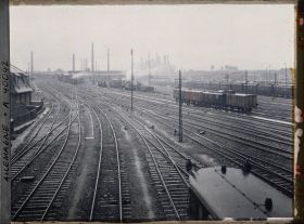 Image représentant Les voies, vues des passerelles des Signeaux vers les usines Thissen
