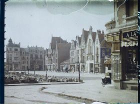 Image représentant France, Bethune, Grande Place Vue de la rue du Carillon