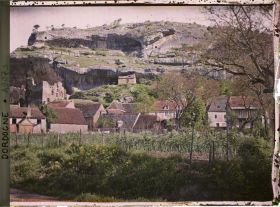 Image représentant France, Les Eyzies, Les Roches des Eyzies