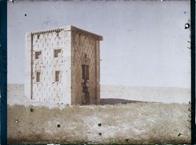 Image représentant La Ka'ba-ye Zartosht ou Kaaba Zardusht ou sanctuaire de Zoroastre (Ve siècle avant J.-C.)