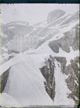 Image représentant L'Hôtel du Klimsenhorn au sommet du chemin de fer du mont Pilatus