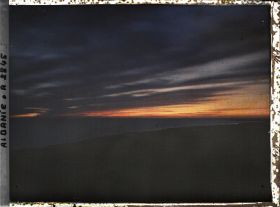 Image représentant Coucher de soleil sur le golfe de Durazzo: les deux zones éclairées reliées par une bande rouge, un peu de recoloration