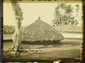 Image représentant Tombe collective des femmes de  null Glélé dans la deuxième cour du palais