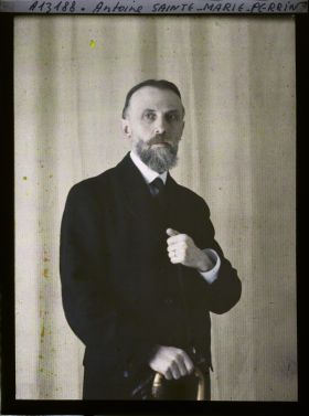 Image représentant Monsieur  https://musee-albert-kahn.s-museum.fr/home/NWQ2OTAwYzNmYjZlZTk1ZWQwODJmMjY4L2dlbmVyaWMtbm90aWNlLXRhYi9hdXRob3JpdHkvNjE3YTc5ZjVjZjhiODk2OGIzMzM3ZDIx/5d6900c3fb6ee95ed082f268/generic-notice-tab/authority/617a79ebcf8b8968b3337724 Antoine Sainte-Marie-Perrin