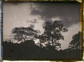 Image représentant Crépuscule ou orage sur la montagne de Dassa