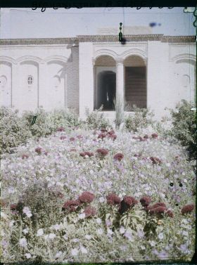 Image représentant Afghanistan, Hérat, Jardin devant une nouvelle Maison Afghane