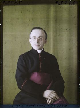 Image représentant Monseigneur  https://musee-albert-kahn.s-museum.fr/home/NWQ2OTAwYzNmYjZlZTk1ZWQwODJmMjY4L2dlbmVyaWMtbm90aWNlLXRhYi9hdXRob3JpdHkvNjE3YTc5ZjVjZjhiODk2OGIzMzM3ZDIx/5d6900c3fb6ee95ed082f268/generic-notice-tab/authority/617a79ebcf8b8968b33379ae Valeri