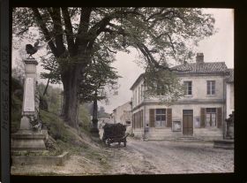 Image représentant France, Les Kœurs la Grande, Monumt aux Morts et l'Ecole