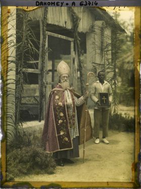 Image représentant Monseigneur Steinmetz et son " boy "