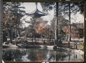 Image représentant La pagode du temple Shinnyo-dô vue depuis le bassin nord