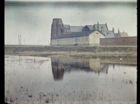 Image représentant Belgique, Zeebrugge, L'Ecole provisoire et l'Eglise