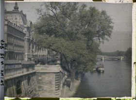 Image représentant La gare d'Orsay et le pont de Solférino (actuelle passerelle Léopold-Sédar-Senghor), depuis le pont Royal