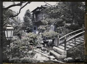 Image représentant Entrée et jardin d'un Ryokan (hôtel-restaurant traditionnel)