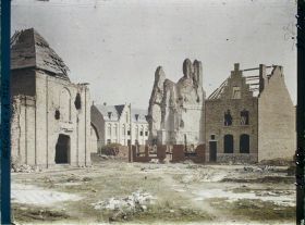 Image représentant Belgique, Ypres, Ruines de l'Eglise St Jacques et maison neuve