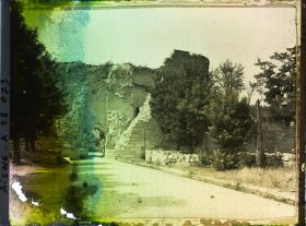 Image représentant France, Coucy-le-Château, La porte de Laon, vue extérieure