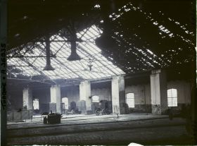 Image représentant Turquie, Eski-Ckehir, Dépôt des machines du Chin de fer détruit Vue intérieure