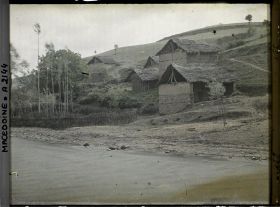 Image représentant Maisons en briques crues couvertes de chaume