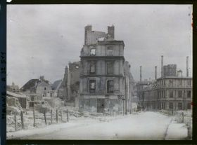 Image représentant France, Reims, Rue de Mars direction de l'Hotel de Ville