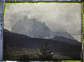 Image représentant Le Langkofel ou Sassolungo (littéralement la "longue pierre", 3181 m)