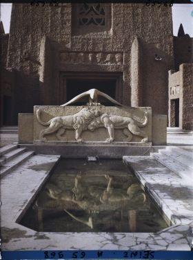 Image représentant L'Exposition Coloniale Internationale de 1931, la Fontaine des lions dans la cour du palais de l'A.O.F.