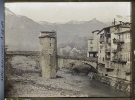 Image représentant Le pont vieux à péage, pont fortifié enjambant la Bévéra