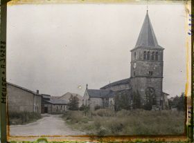 Image représentant France, Vigneulles les Hattonchatel, L'Eglise remise en état