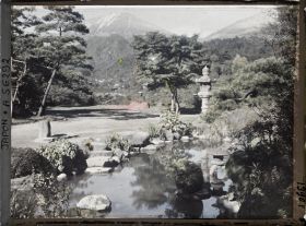 Image représentant Le Nantai-san (mont Nantai), vu depuis le jardin de l'hôtel Kanaya