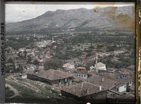 Image représentant Les deux routes et les maisons du côté de la route de Monastir