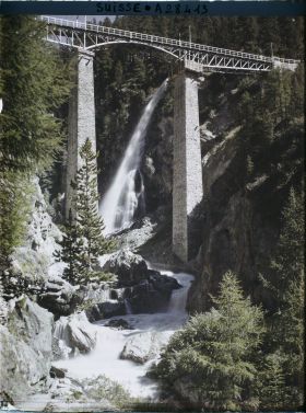 Image représentant Les gorges du Findelbach, sa cascade et le pont ferrovière de Findelen