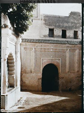 Image représentant Fontaine et porte du quartier Aqbat Sbâa