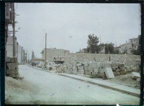 Image représentant France, Verdun, La rue Chevert en reconstruction, vue vers la Place d'Armes
