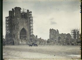 Image représentant Belgique, Ypres, Vue d'ensemble des Halles
