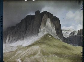 Image représentant La chaine de la Sella (Groupo di Sella ou Sellagruppe) depuis le col de la Sella