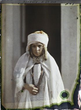 Image représentant Une jeune femme de la tribu des Larbaa
