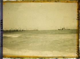 Image représentant Bateaux arrivant au wharf