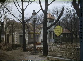 Image représentant L'exposition des arts décoratifs, démolition du pavillon du Berry nivernais