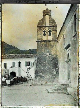 Image représentant Grèce, Corfou, L'Eglise d'en haut avec une maison à gauche