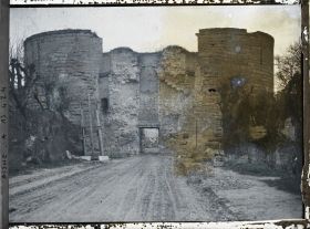 Image représentant France, Coucy le Chau, Porte de Laon extérieur