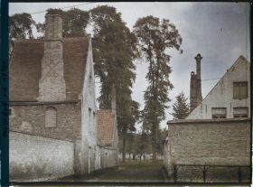 Image représentant Belgique, Bruges, Dans le béguinage, l'entrée vers la Lac d'Amour