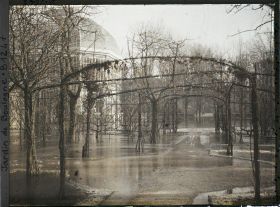 Image représentant Rond-point du verger-roseraie proche du jardin français, inondé, vu en direction du jardin anglais