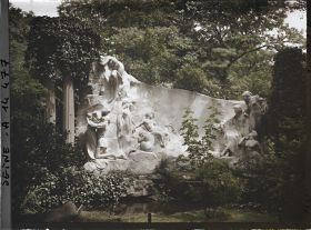 Image représentant Monument d'Alfred de Musset au Jardin de la Vallée suisse, Le Rêve du Poète