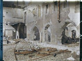 Image représentant L'ancien couvent des Pères Cordeliers, rue des Trois Raisinets