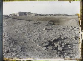 Image représentant La voie processionnelle ou voie sacrée, ouverte par la porte d'Ishtar (VIe siècle avant J.-C.)