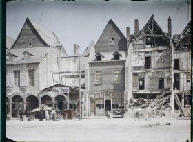 Image représentant France, Arras, Grande Place - Autre aspect de maison provisoire