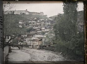 Image représentant La rivière Bistrica, la ville serbe et la forteresse
