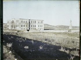Image représentant Turquie, Biledjik, La grande école incendiée